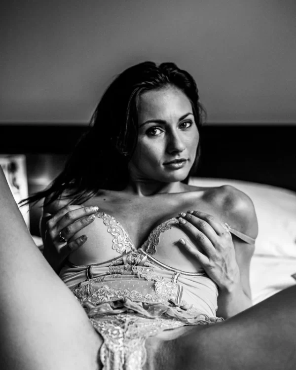 2107250006782 MODEL STUDY 8X10 PRINT