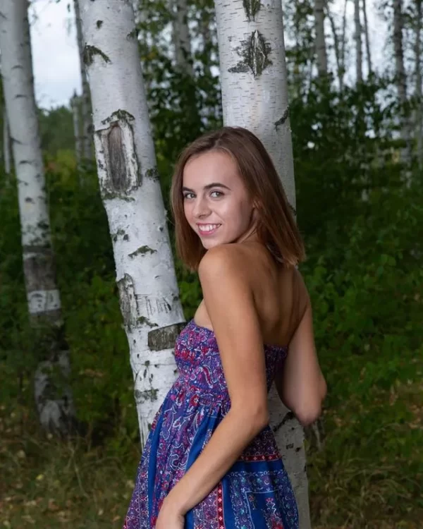 28112500008311 MODEL STUDY 8X10 PRINT