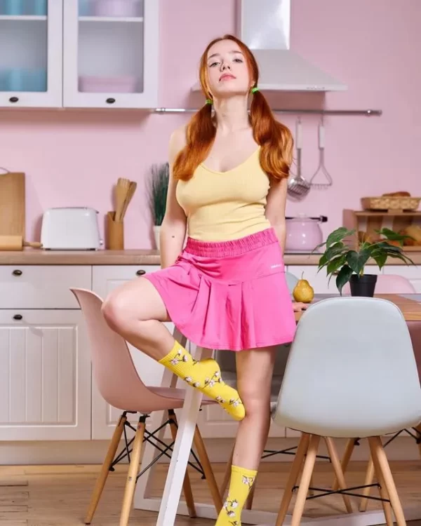 28112500021207 MODEL STUDY 8X10 PRINT