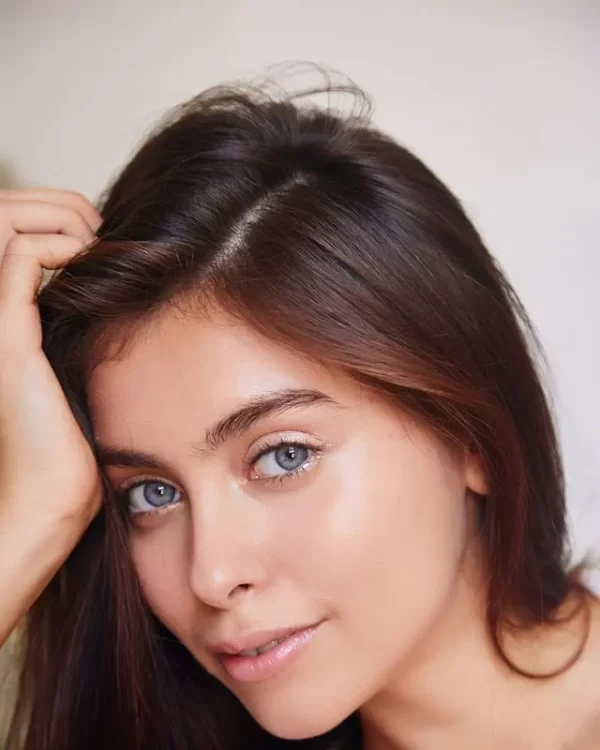 28112500054245 MODEL STUDY 8X10 PRINT