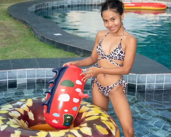 28112500066481 MODEL STUDY 8X10 PRINT